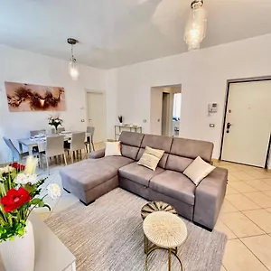 Divina Luxury With Jacuzzi Near The , Côme Italia