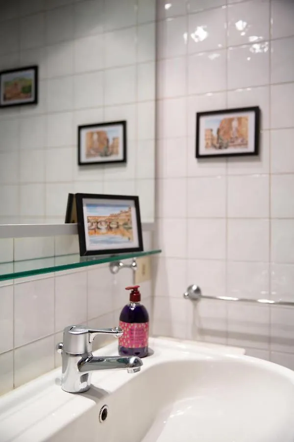 Modern Studio Apartment In Front Of Ponte Vecchio Florence Italy