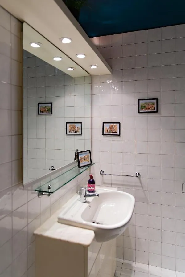 Modern Studio Apartment In Front Of Ponte Vecchio Florence
