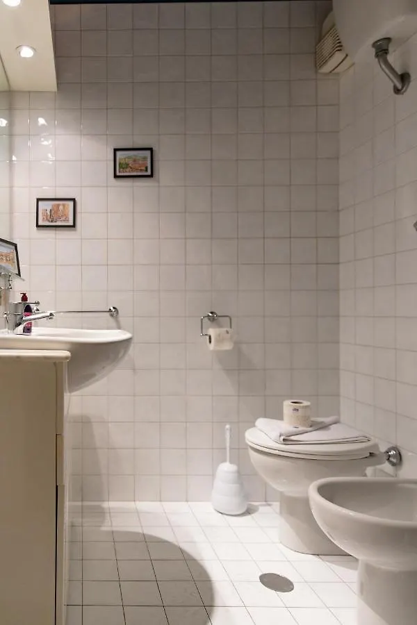 Modern Studio Apartment In Front Of Ponte Vecchio Florence Italy