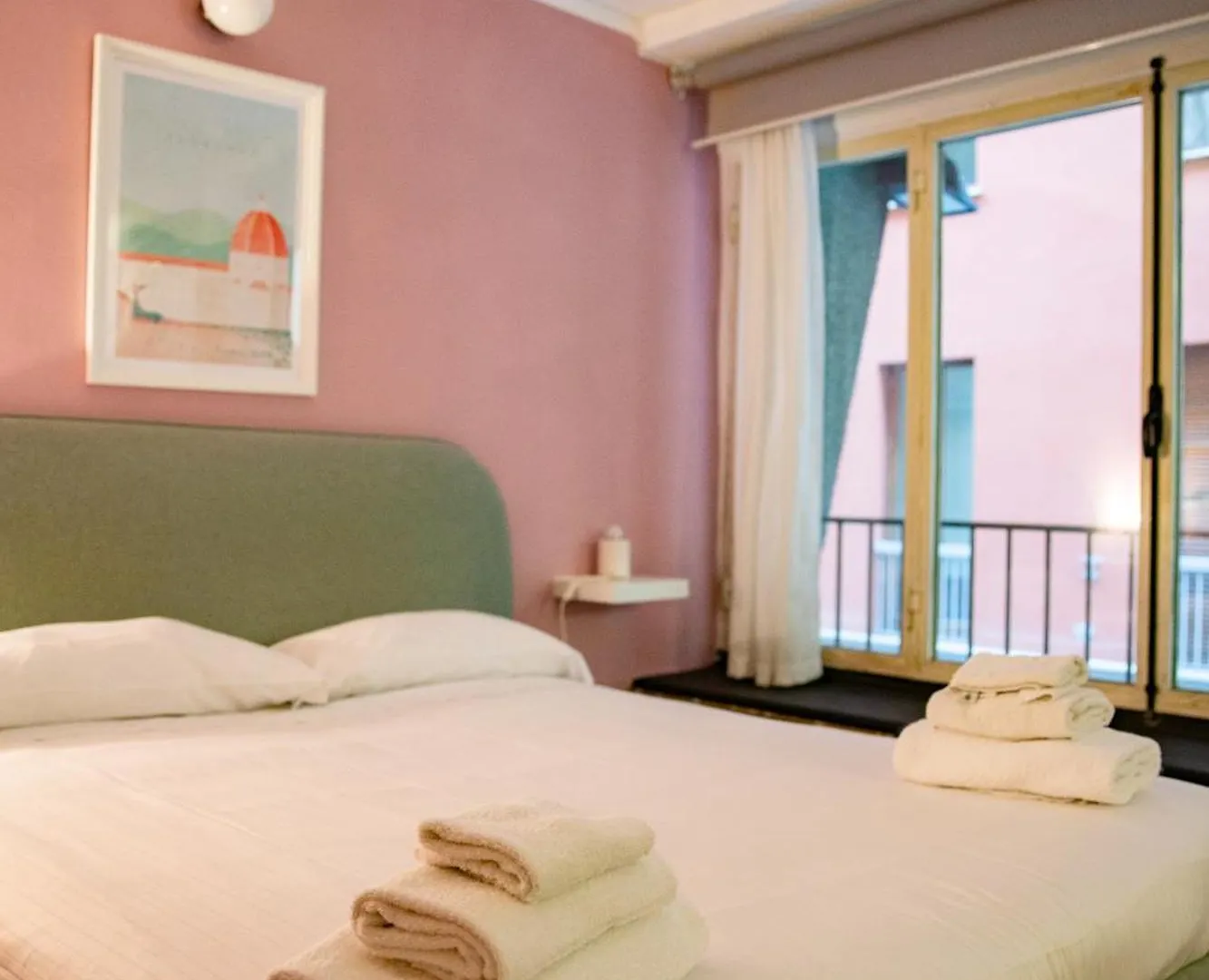 Modern Studio Apartment In Front Of Ponte Vecchio Florence Italy